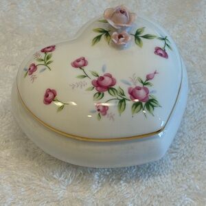Vintage Towle fine bone china made in Taiwan, trinket heart box, 2 raised roses